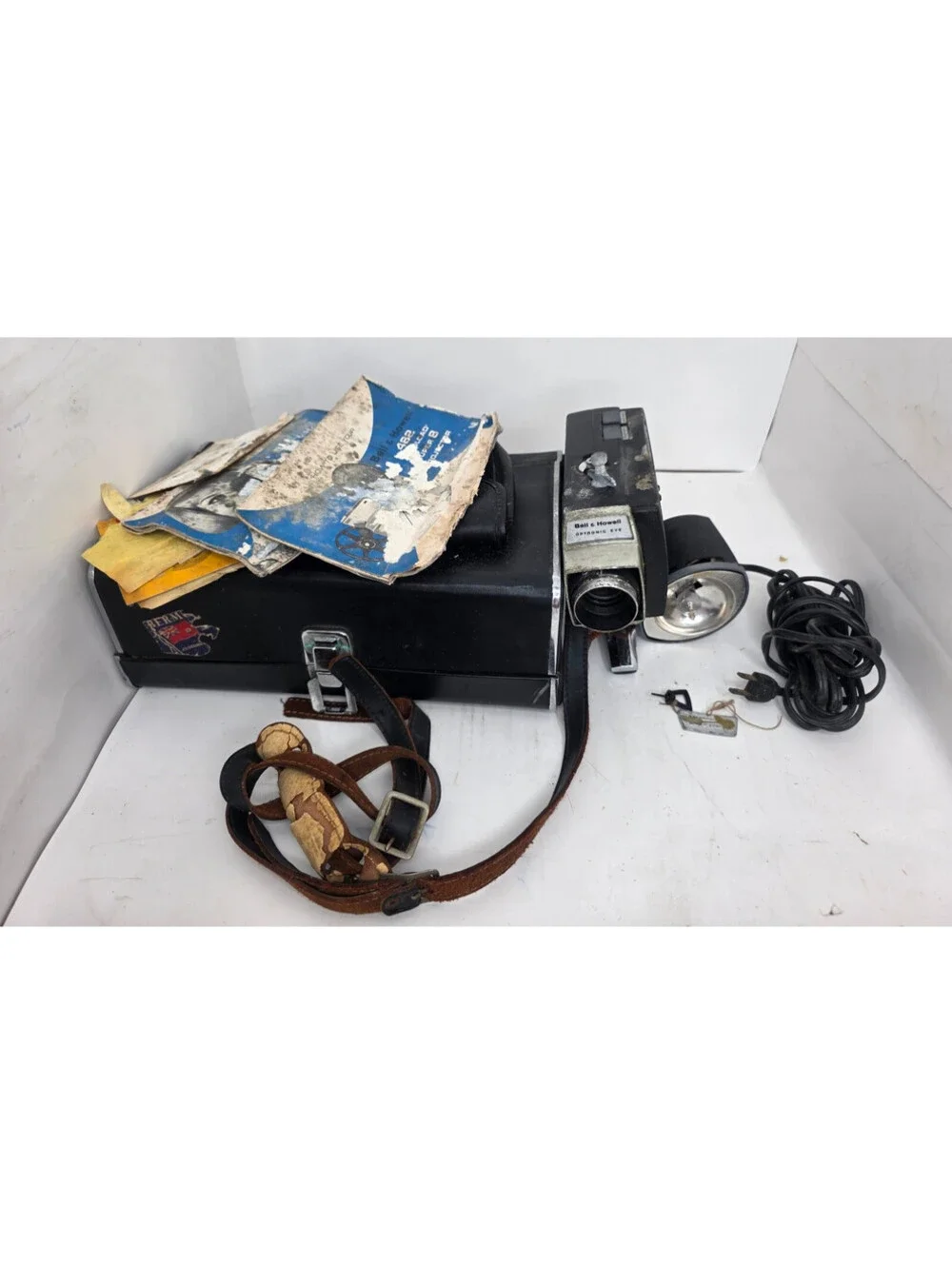 Vintage Kit Bell & Howell Autoload Optronic Eye Super 8 Camera Untested